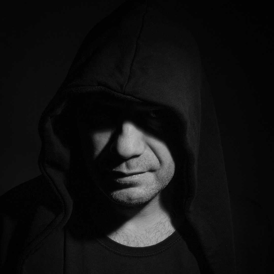 Portrait artistique en noir et blanc de Silver Cee
